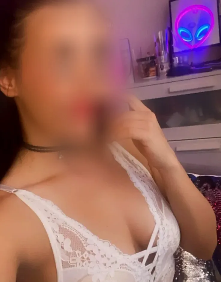 Essi, 21