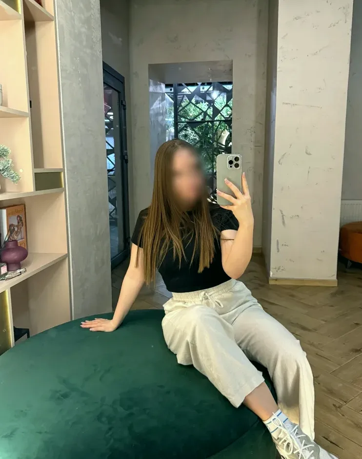 Paula, 26
